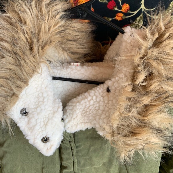 sherpa lined green parka with fur hood - Picture 2 of 3